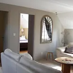 L'ecurie De Vieux-moulin Guest house 3*